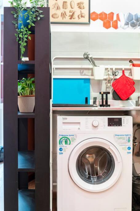 Central And Cozy Loft With Courtyard ボローニャ エクステリア 写真