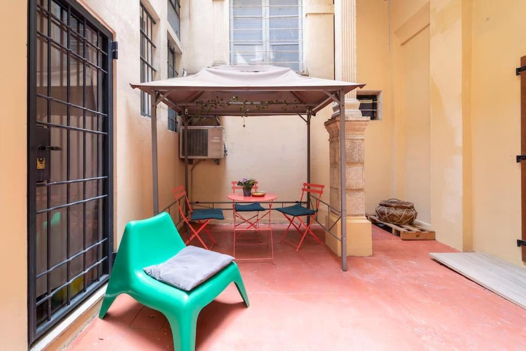 Central And Cozy Loft With Courtyard ボローニャ エクステリア 写真