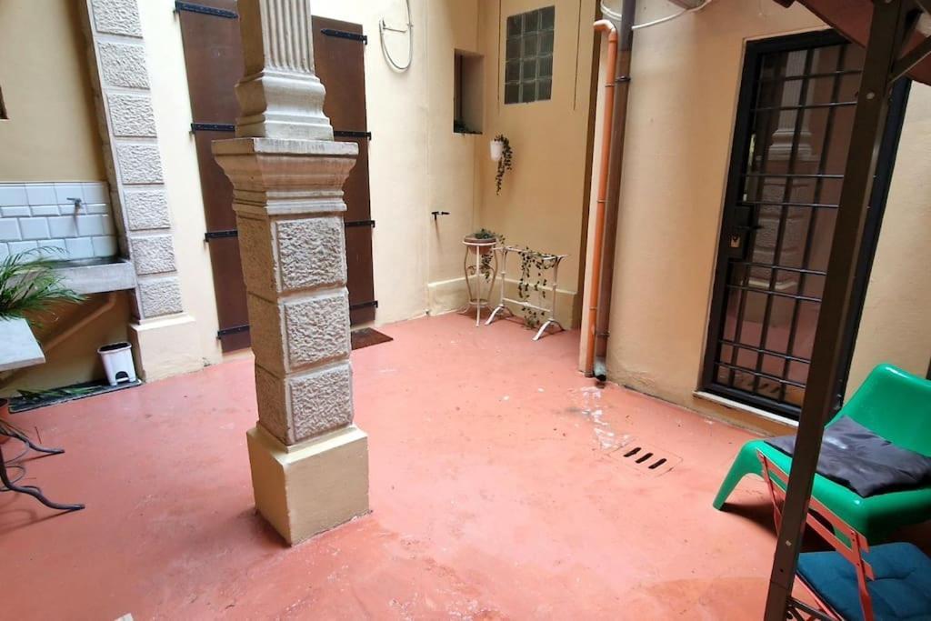 Central And Cozy Loft With Courtyard ボローニャ エクステリア 写真