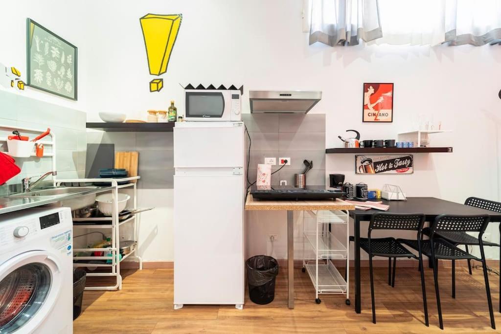 Central And Cozy Loft With Courtyard ボローニャ エクステリア 写真